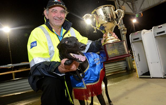Dundee Osprey with Geoff Scott-Smith following their Sale Cup win in 2016