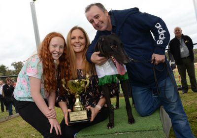 Kouta Mayhem with Mia, Jessica and Jason Sharp.