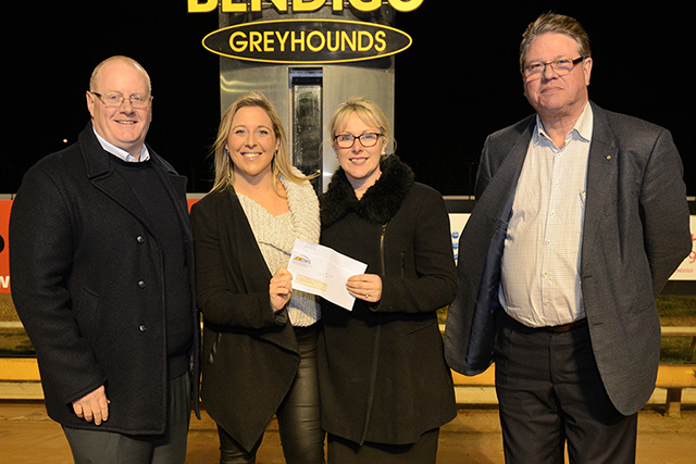 Bendigo GRA Manager Troy Harley (left) and GRV CEO Alan Clayton (right) at the presentation of $10,000 from the Bendigo GRA to local charity Give Me 5 For Kids.