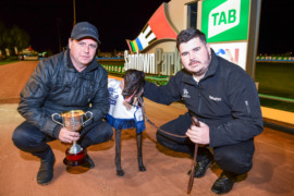 Front-running tactic beats Sandown Cup field